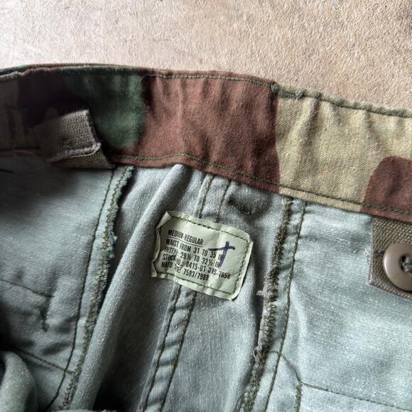 VINTAGE M-1951 CAMO PANTS US ARMY MILITARY CARGO WIDE LEG LOOSE 32X32 ADJUSTABLE - Picture 5 of 6